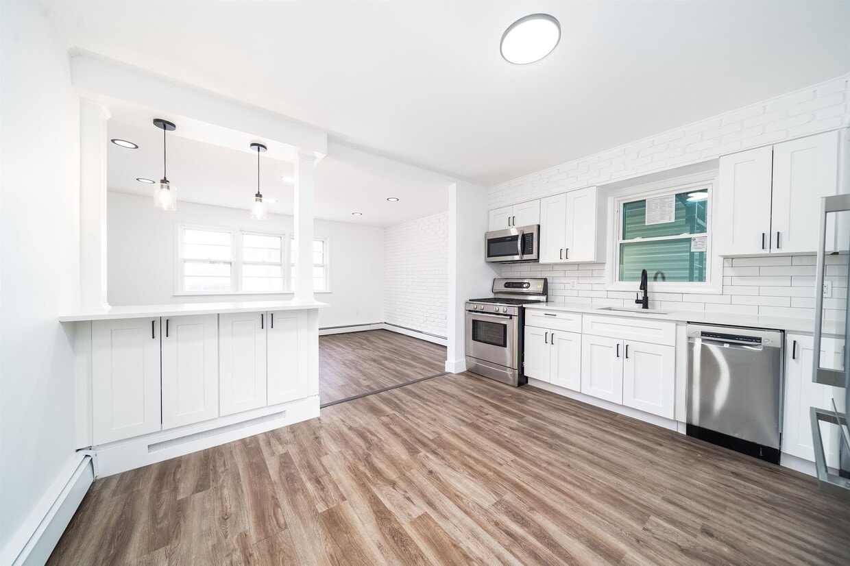 Primary Photo - 326 Ave E