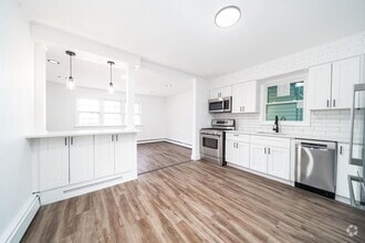 Building Photo - 326 Ave E