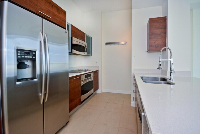 Building Photo - 480 Hibiscus St