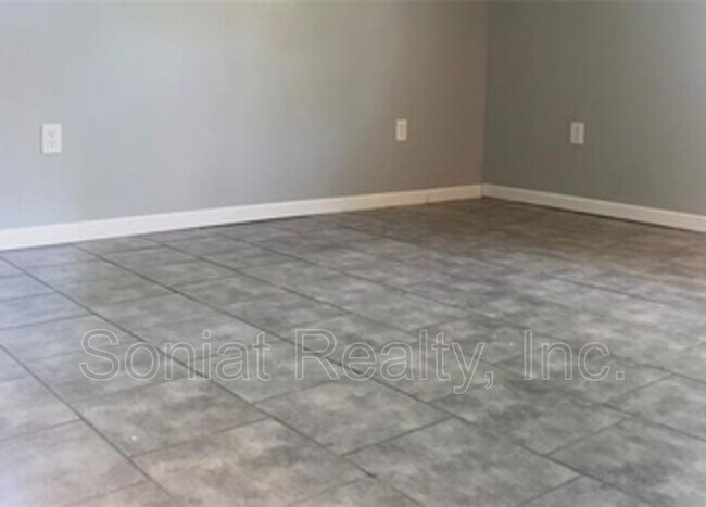 Foto del edificio - 1684 Lauradale Dr