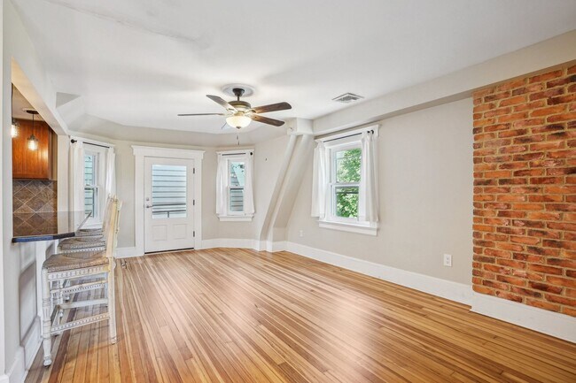 Building Photo - 184 Bellevue Ave
