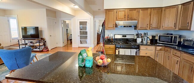 Building Photo - HOT BRIGHTON LISTING!!!!