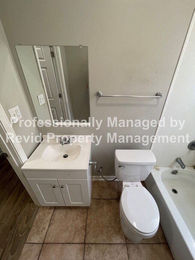 Building Photo - SECTION 8 ACCEPTED