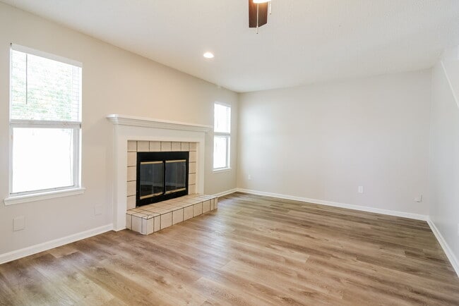 Foto del edificio - 7849 Moss Pointe Trail W