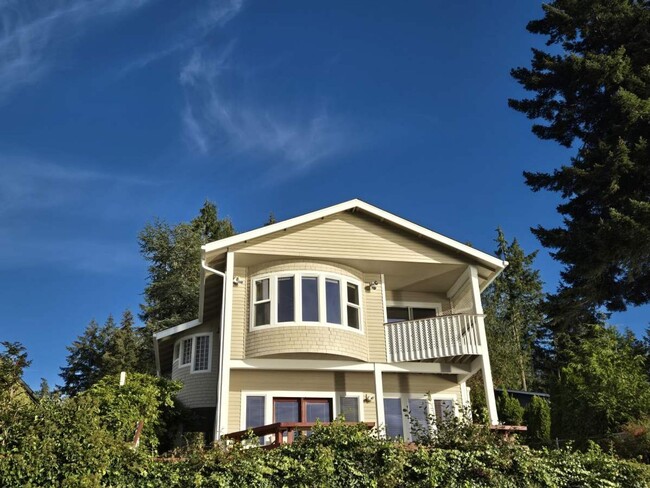 Foto del edificio - Henderson Bay Beachfront Home with Breatht...