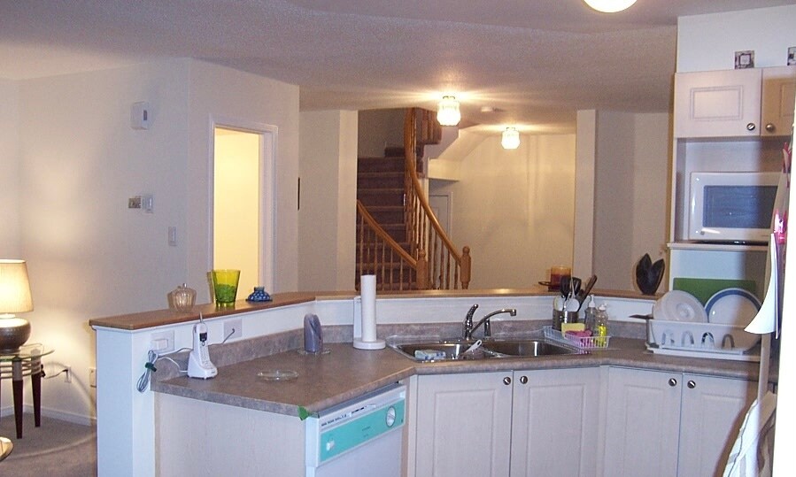 Building Photo - 180 Kinross Pvt