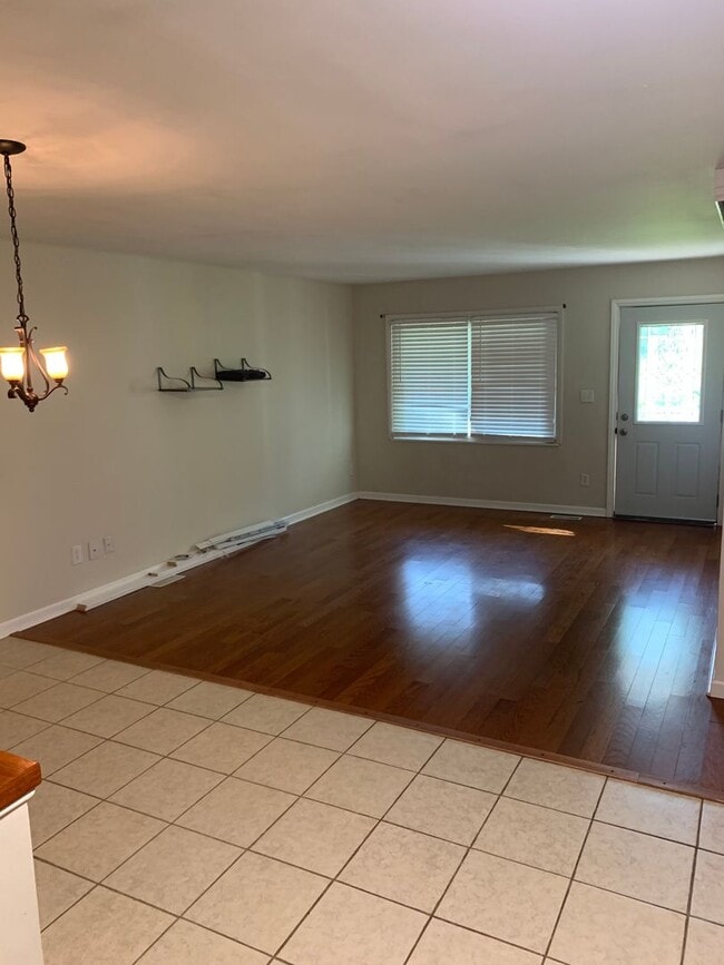Building Photo - ** February 2025** 3 Bedroom - 1.5 Bath wi...