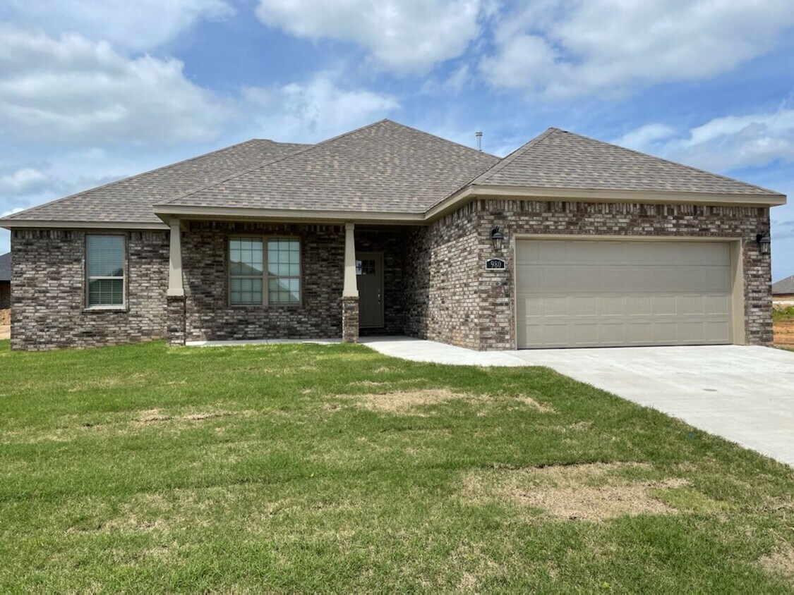 Foto principal - 2021 Construction! 4 Bedroom 2 Bathroom Home. Walk to Bentonville West HS!