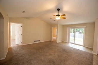 Building Photo - 2724 N Brookglen Cir