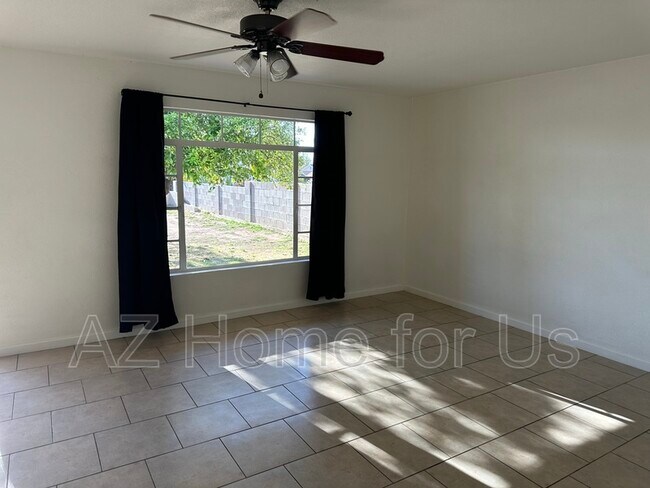 Foto del edificio - 2037 N 21st Pl
