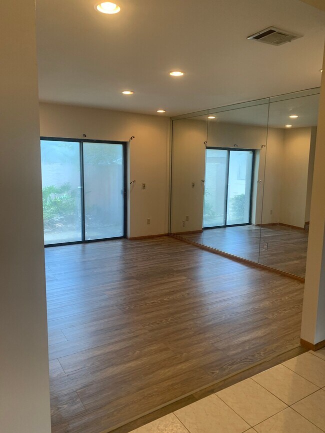 Foto del edificio - 1671 Grange Cir