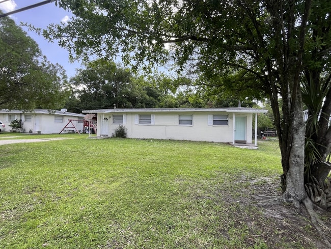 Building Photo - 1635 Brookview Dr S