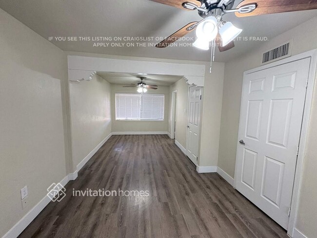 Building Photo - 2627 N 70th Pl