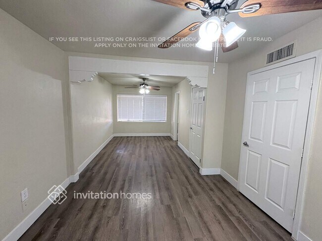 Foto del edificio - 2627 N 70th Pl