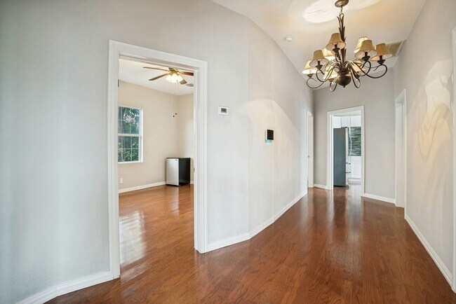 Foto del edificio - 2219 N Flores St