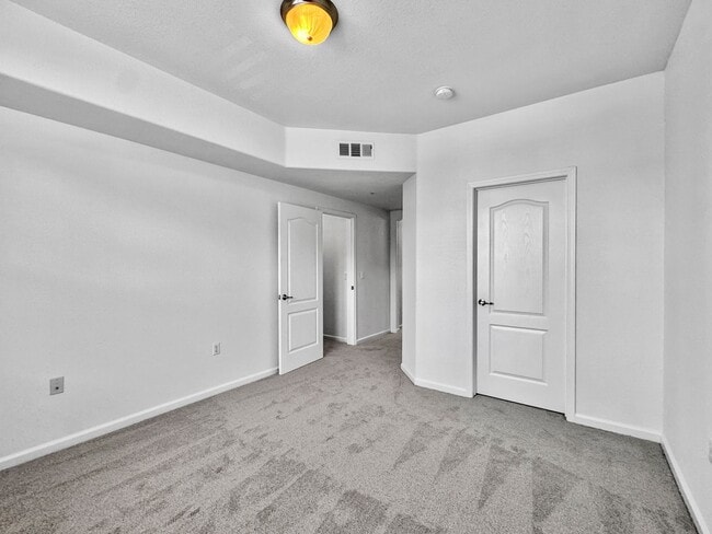 Building Photo - 1300 Moon Cir