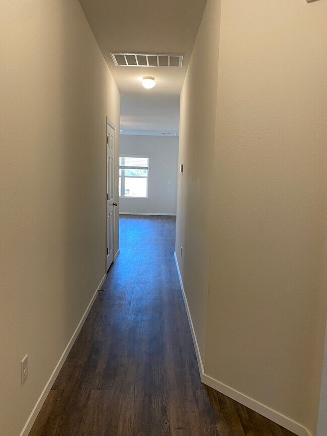 Foto del edificio - *Pre-leasing* Four Bedroom | Two Bathroom ...
