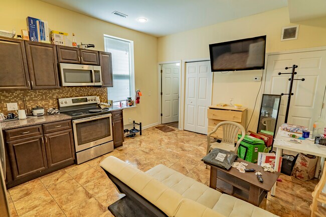 Building Photo - 3707 Powelton Ave