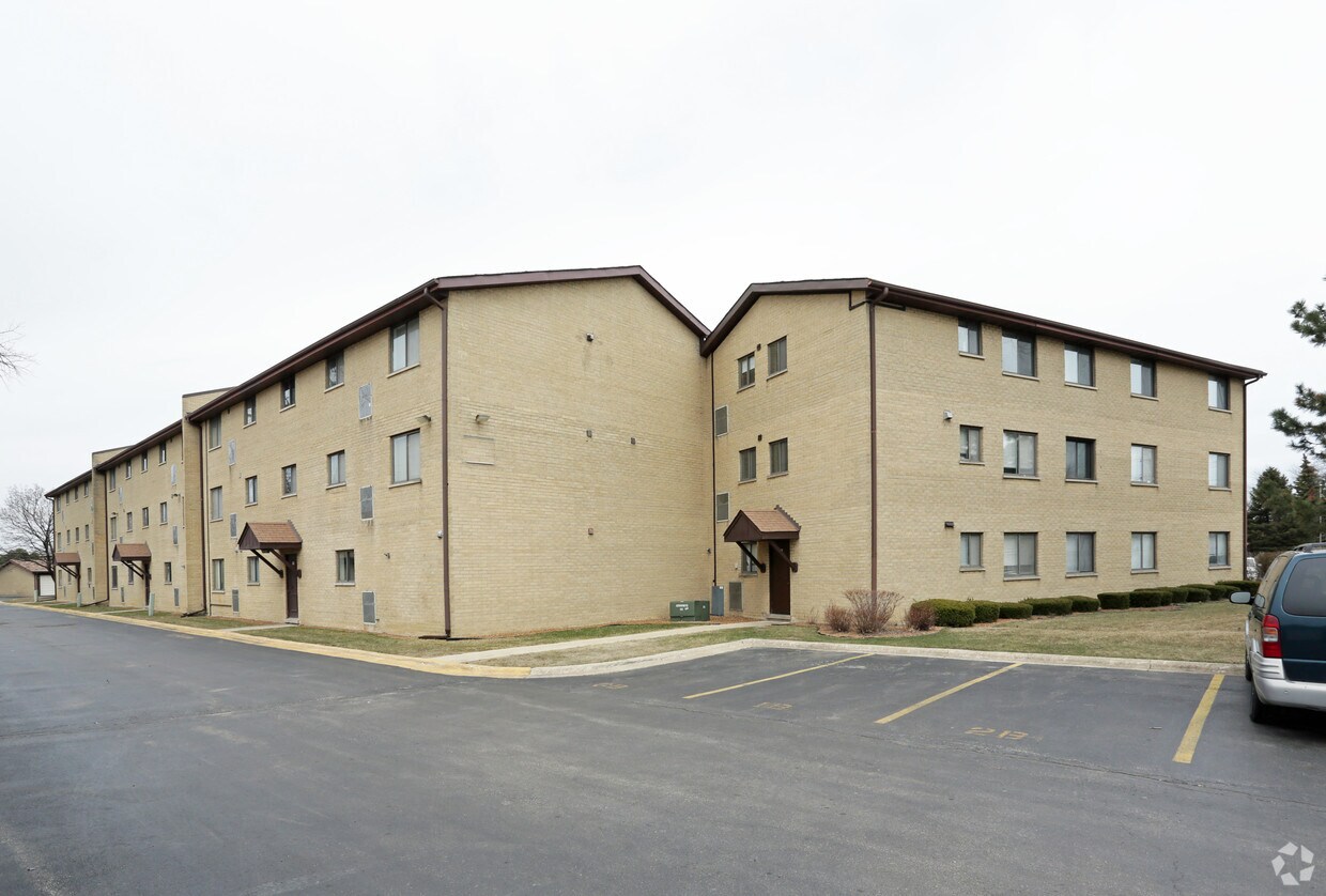 St. Charles Condominiums Apartments in Bensenville, IL