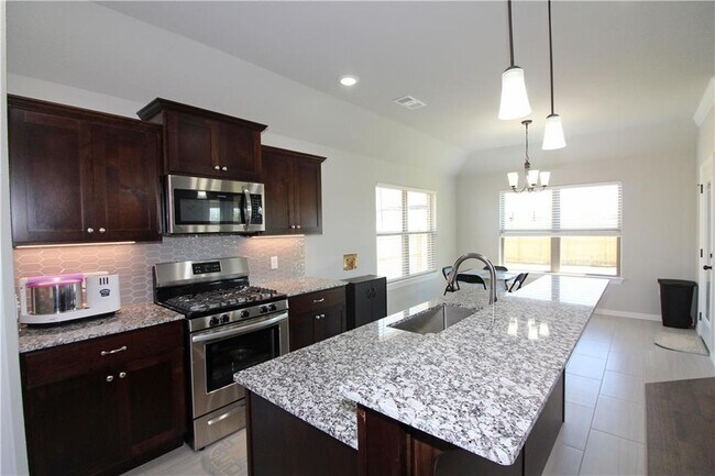 Building Photo - 931 Sassafras Ln