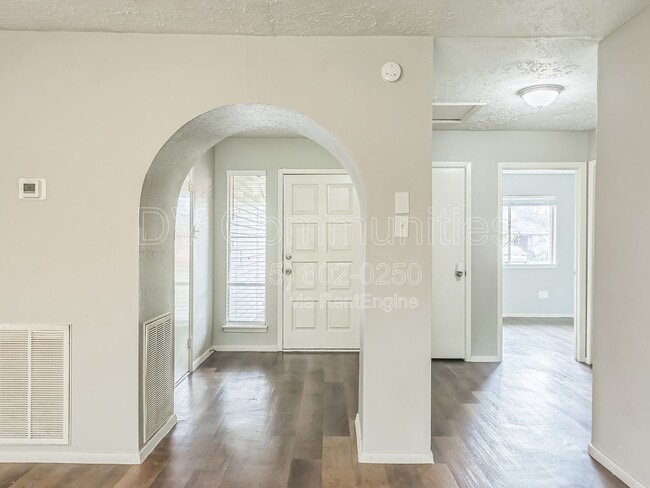Foto del edificio - 11823 Bee Ln