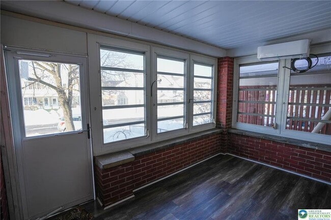 Building Photo - 256 Lehigh Ave