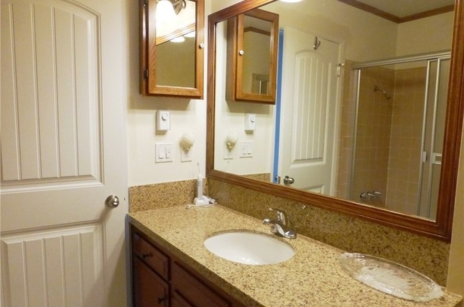 bathroom - 643 S Prospect Ave