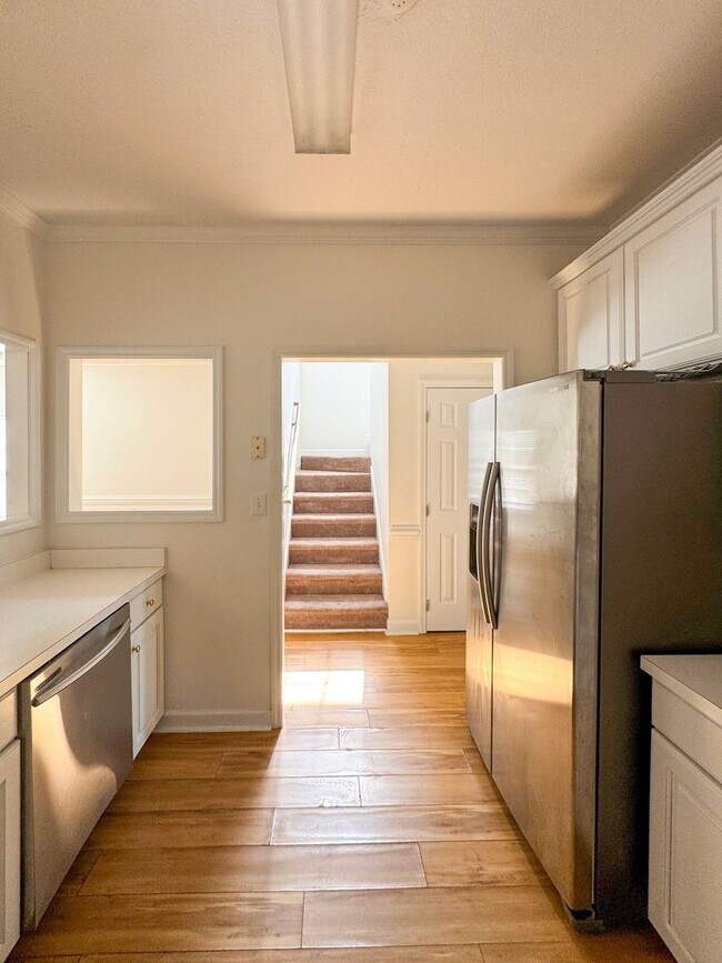 Building Photo - Charming 3 Bed 2.5 Bath Fayetteville Home