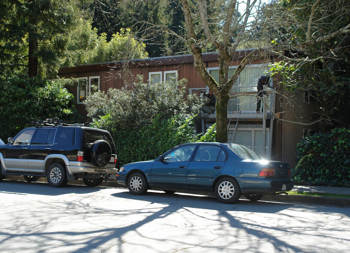 Building Photo - 215 Throckmorton Ave