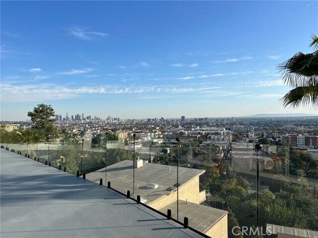 Foto principal - 2069 N Gramercy Pl