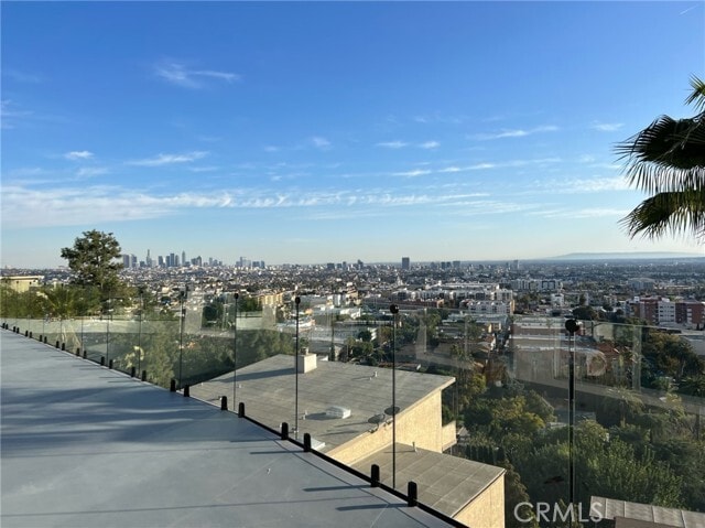 Primary Photo - 2069 N Gramercy Pl