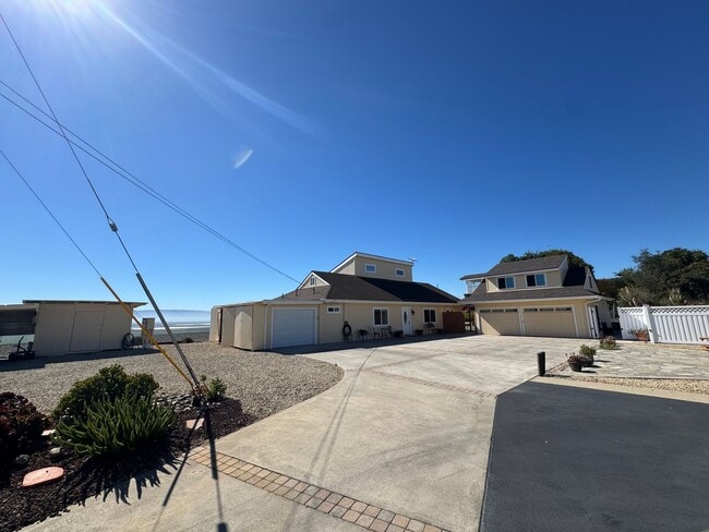 Foto del edificio - 3-Bedroom Home with Spectacular Views and ...