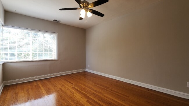 Foto del edificio - 6475 Nottingham Ave