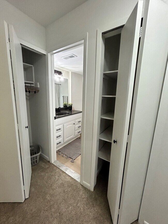 Building Photo - Willow Tree