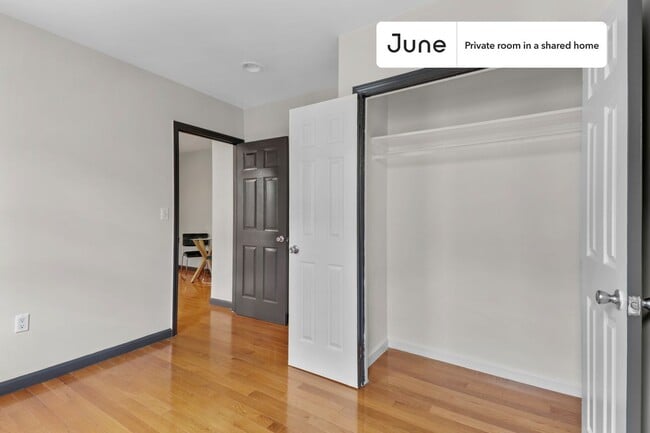 Building Photo - Room in Shared 3 bed/1 bath home