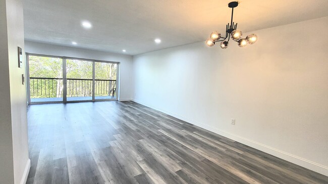 Livingroom and balcony - 3 Summit Dr