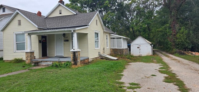 Building Photo - 657 New