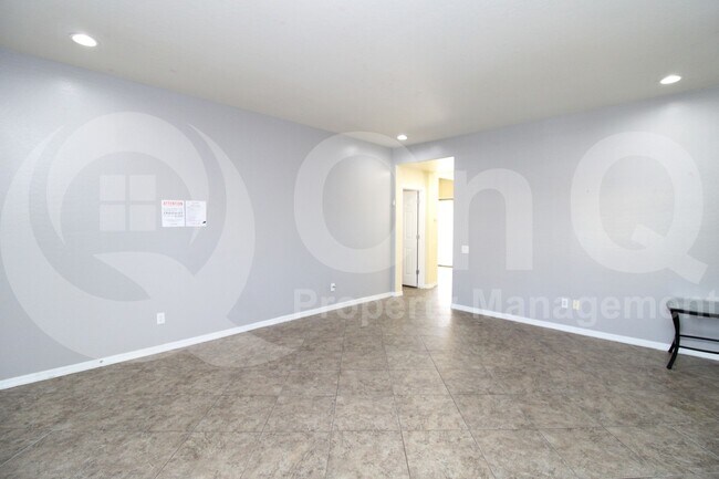 Foto del edificio - 2025 W Marconi Ave
