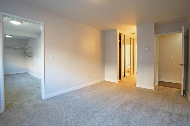 Foto del edificio - Camelot - 2 bedrooms + den