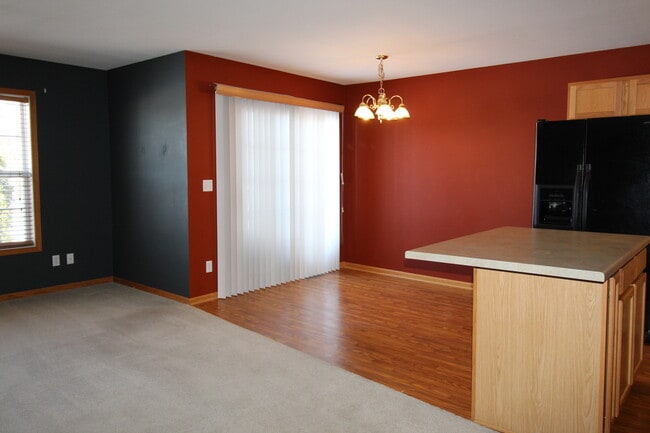 Building Photo - 627 Southtowne Dr