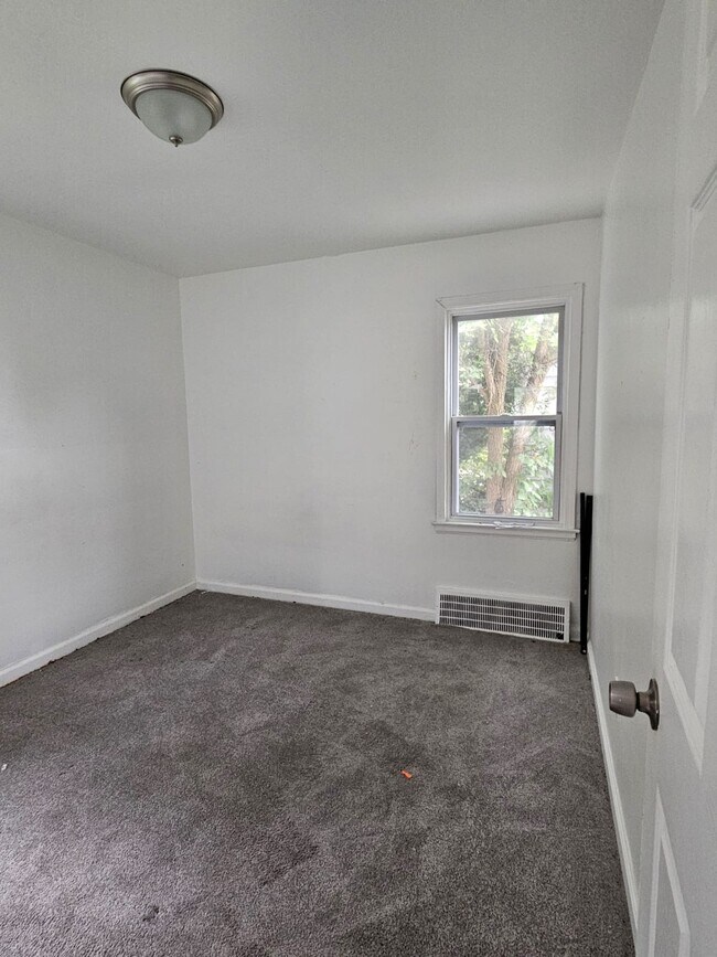 Building Photo - 12150 Wayburn St