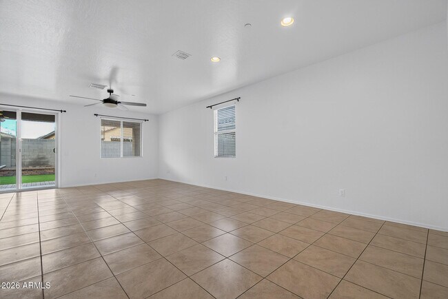 Foto del edificio - 21257 W Berkeley Rd