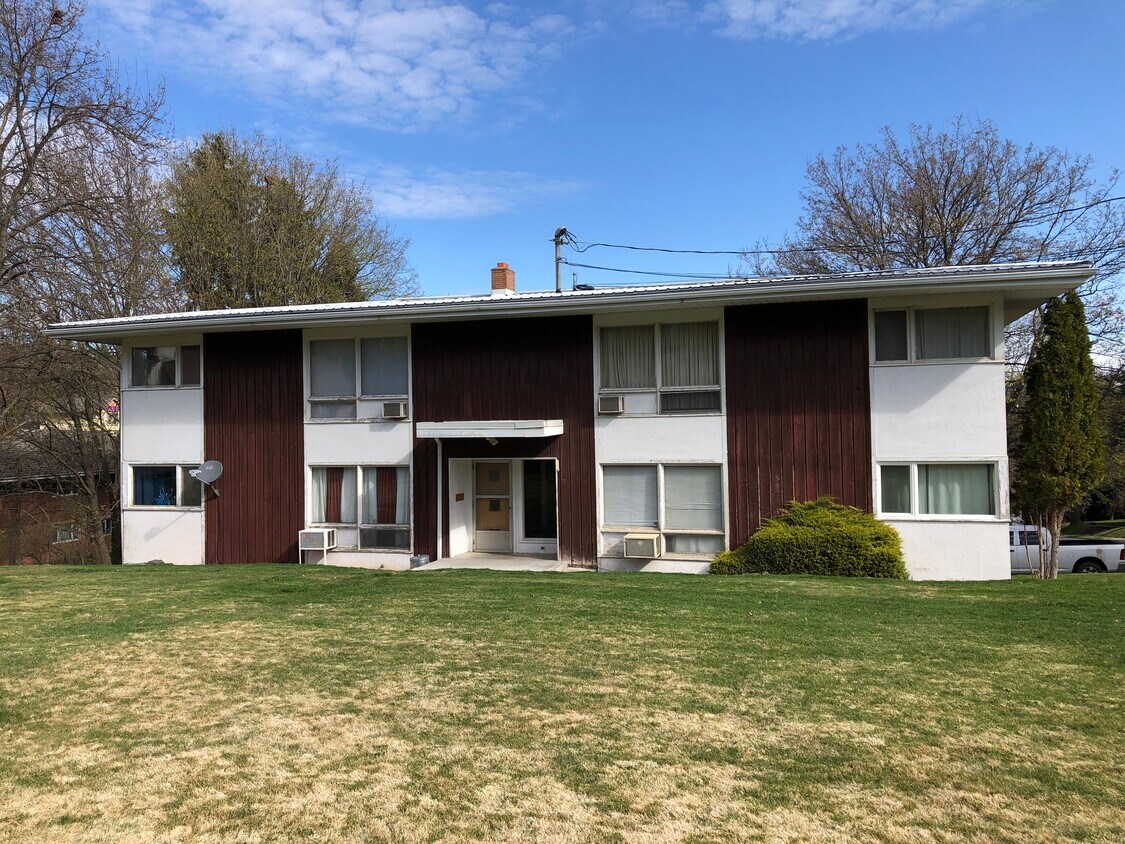 1018 S Mill St, Colfax, WA 99111 Apartments Colfax, WA