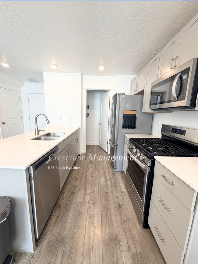 Foto del edificio - Beautifully Maintained Townhouse in a Prime Location
