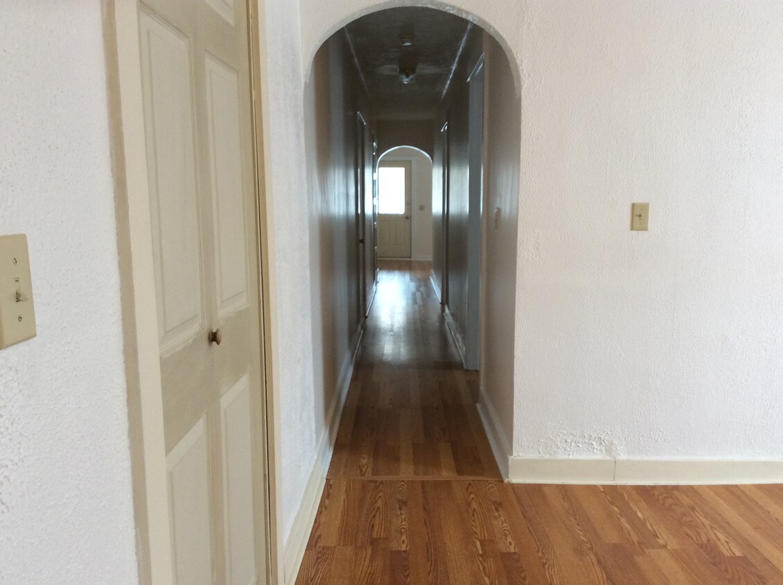 Foto del edificio - 813 E Main St