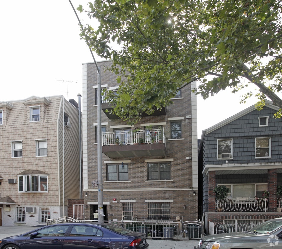 Building Photo - 226 Ainslie St