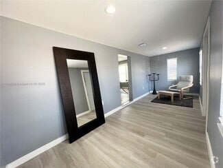 Building Photo - 326 NW 23rd Ave