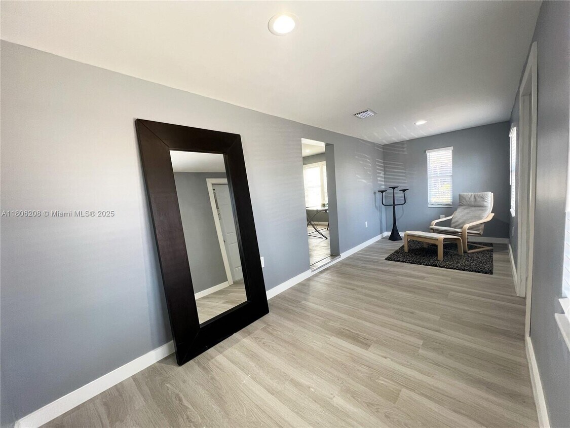 Foto principal - 326 NW 23rd Ave