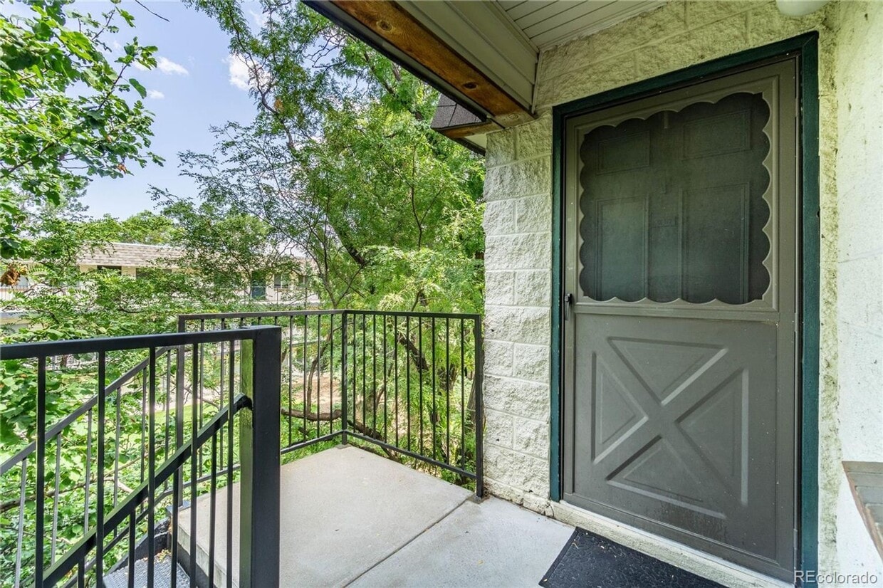 Primary Photo - 2 bedroom condo for immediate rental ** SE...