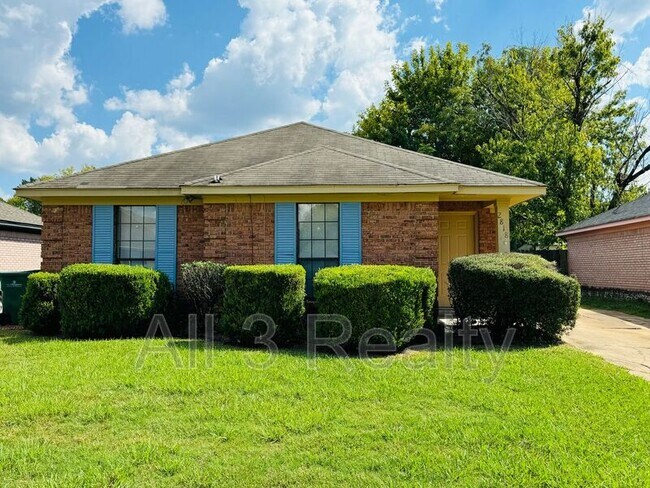 Building Photo - 2818 Country Ct